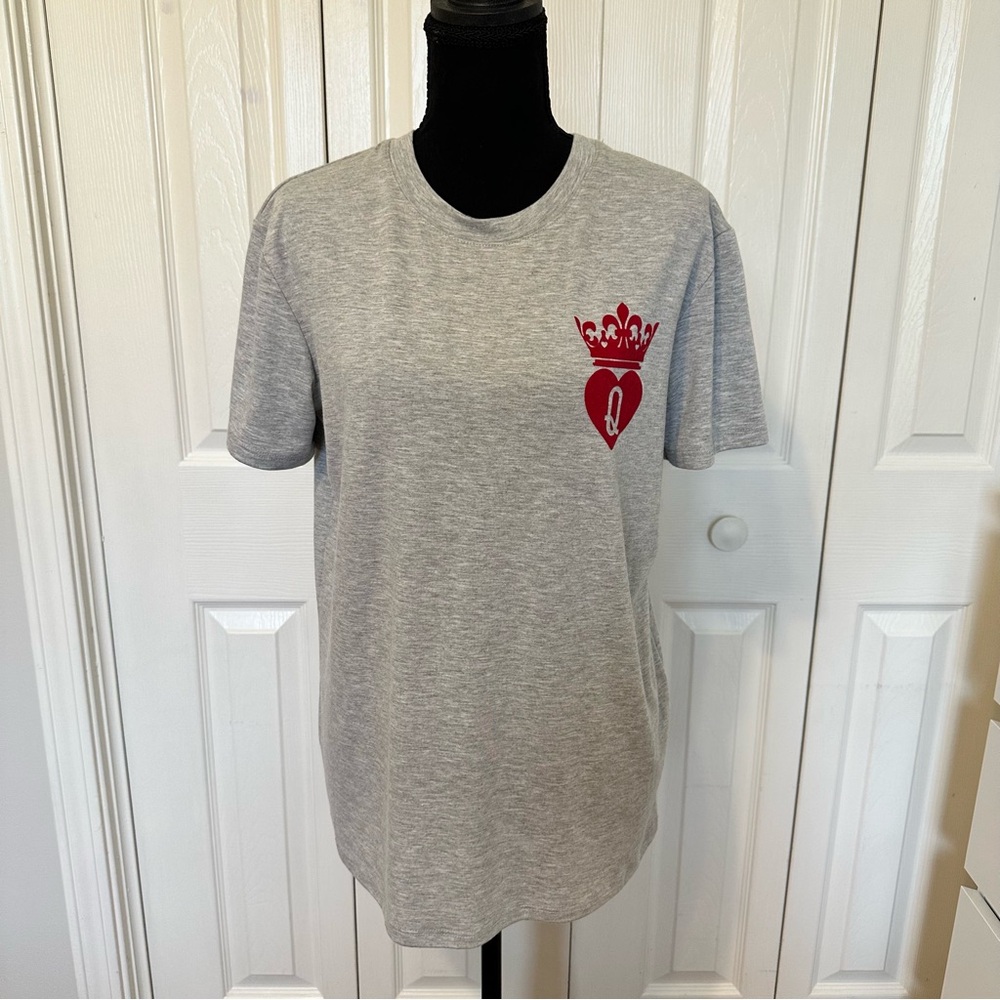 Oaks & Trellis Women’s Size S Gray Graphic T-Shirt Crown & Heart Design NWT